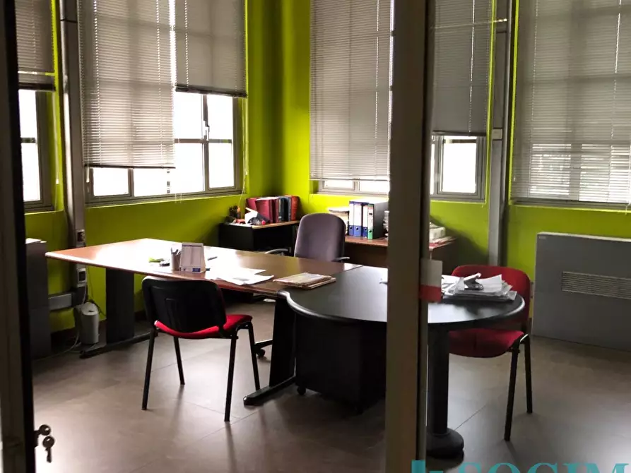 Immagine 10 di Ufficio in affitto  in via silvio pellico a Como