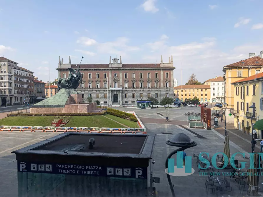 Immagine 1 di Ufficio in affitto  in Via Italia a Monza