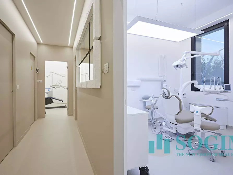 Immagine 8 di Locale commerciale in affitto  in De Gasperi a Figino Serenza