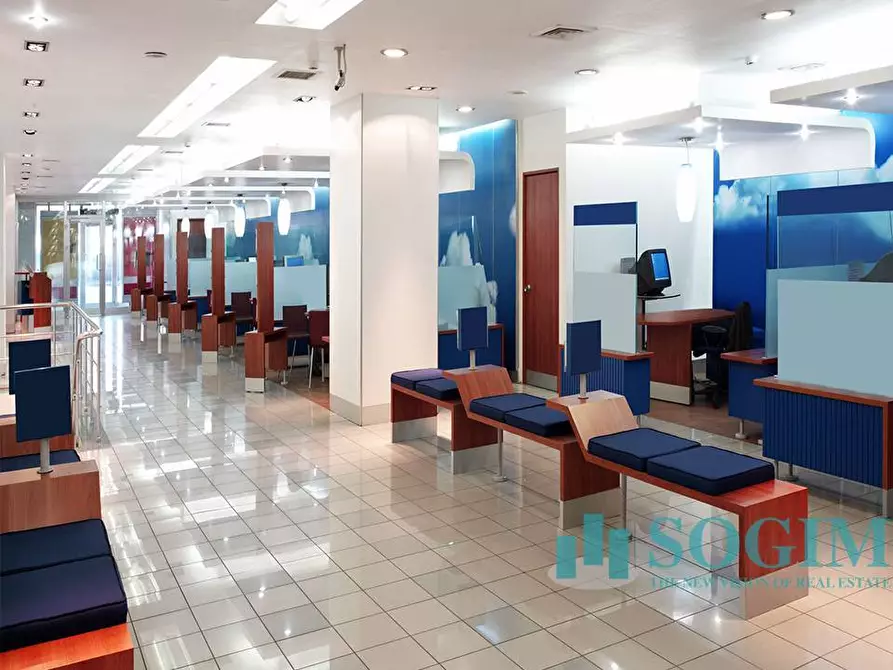 Immagine 6 di Locale commerciale in affitto  in De Gasperi a Figino Serenza