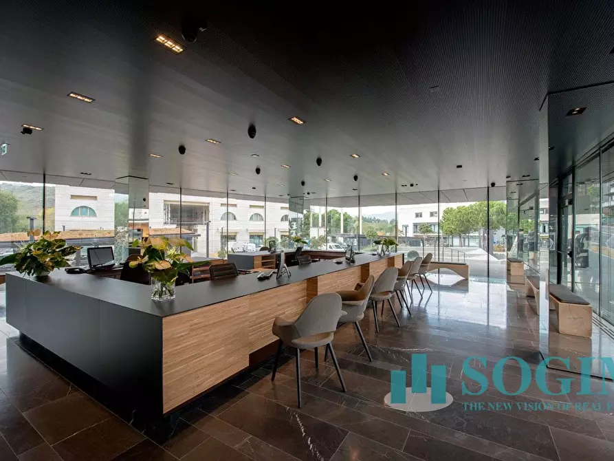 Immagine 2 di Locale commerciale in affitto  in De Gasperi a Figino Serenza