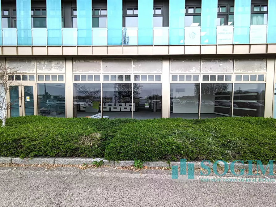 Immagine 15 di Locale commerciale in vendita  in VIA GARIBALDI 6/G a Sulbiate