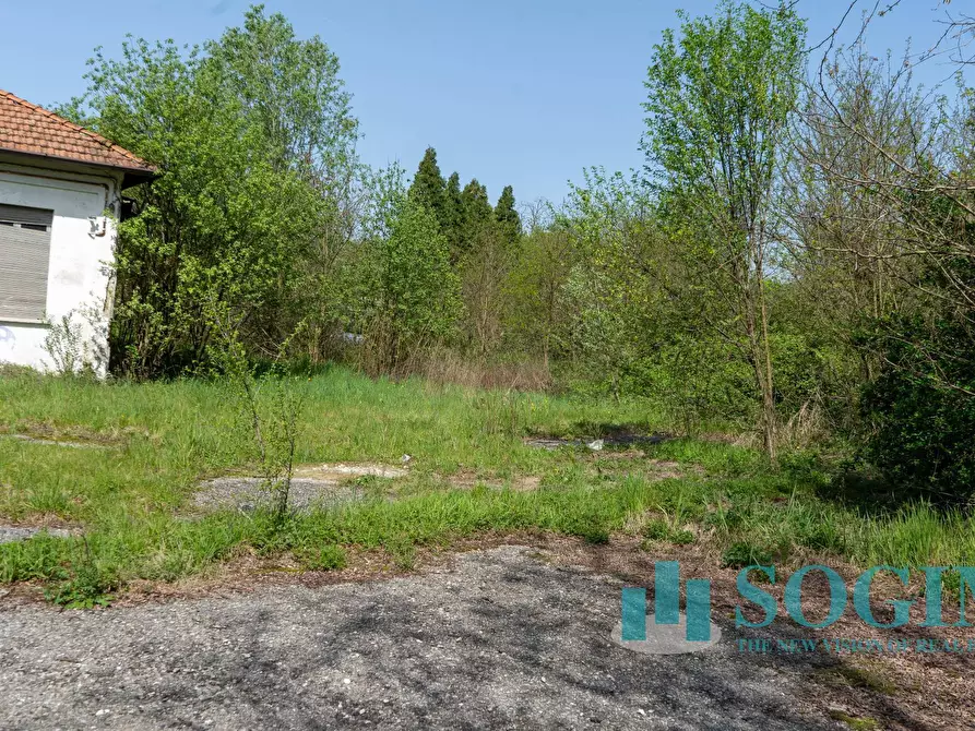 Immagine 11 di Terreno industriale in vendita  in Via Bengasi a Cantù