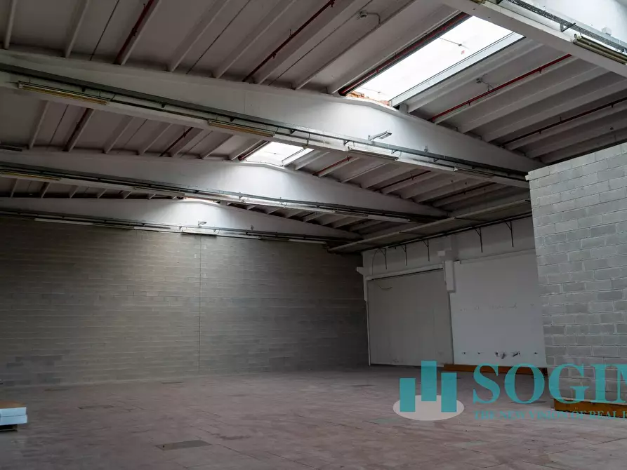 Immagine 2 di Capannone industriale in affitto  in Via Tettamanti a Colverde