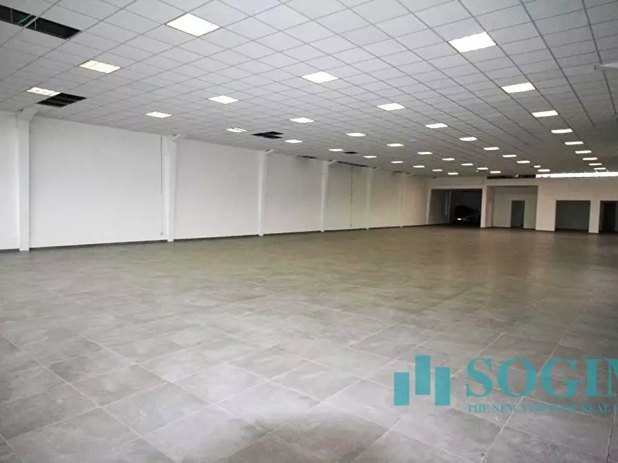 Immagine 14 di Locale commerciale in affitto  in VIA MONZA a Gorgonzola