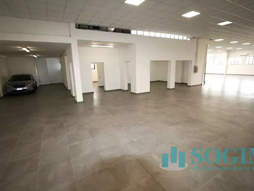 Immagine 17 di Locale commerciale in affitto  in VIA MONZA a Gorgonzola