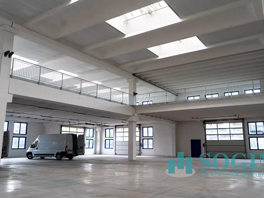 Immagine 26 di Capannone industriale in vendita  in Via Cervino a Figino Serenza