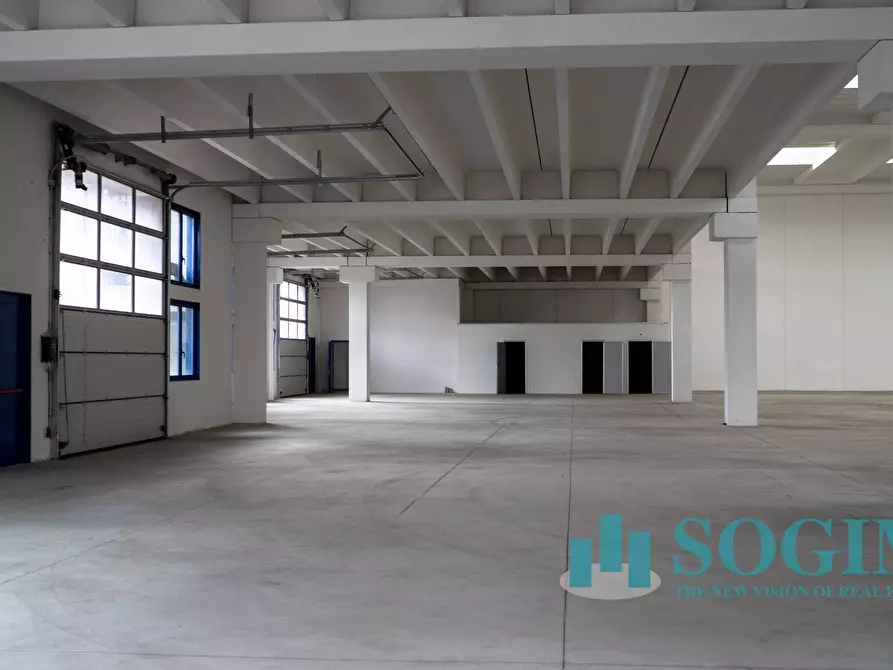 Immagine 27 di Capannone industriale in vendita  in Via Cervino a Figino Serenza