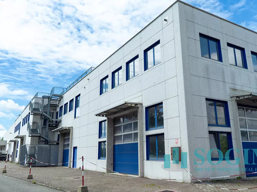 Immagine 2 di Capannone industriale in vendita  in Via Cervino a Figino Serenza