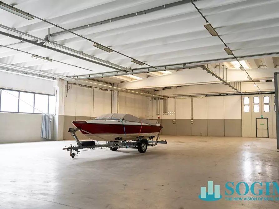 Immagine 11 di Capannone industriale in vendita  in Via Cascina Bella a Olgiate Comasco