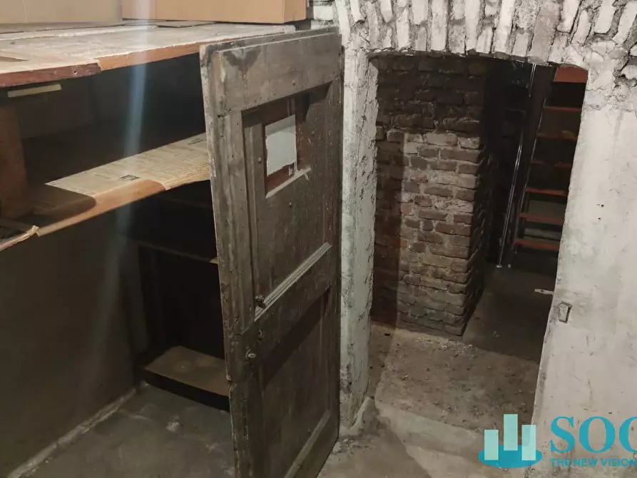 Immagine 11 di Magazzino in vendita  in Viale Francesco Crispi a Milano