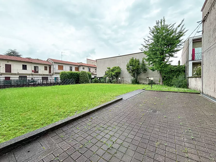 Immagine 20 di Negozio in affitto  in viale milano a Gallarate