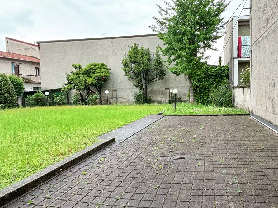 Immagine 21 di Negozio in affitto  in viale milano a Gallarate