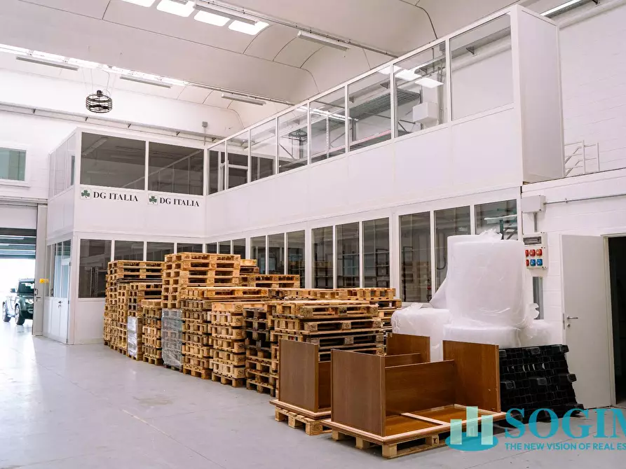 Immagine 27 di Capannone industriale in affitto  in Via Milano a Cantù