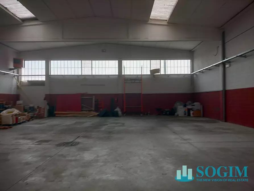 Immagine 2 di Capannone industriale in vendita  in Via Abruzzi a Locate Di Triulzi