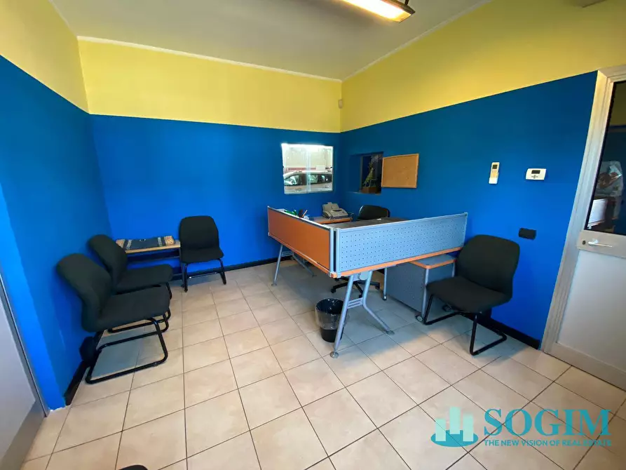 Immagine 9 di Capannone industriale in vendita  in Via Abruzzi a Locate Di Triulzi