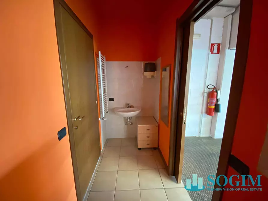 Immagine 11 di Capannone industriale in vendita  in Via Abruzzi a Locate Di Triulzi