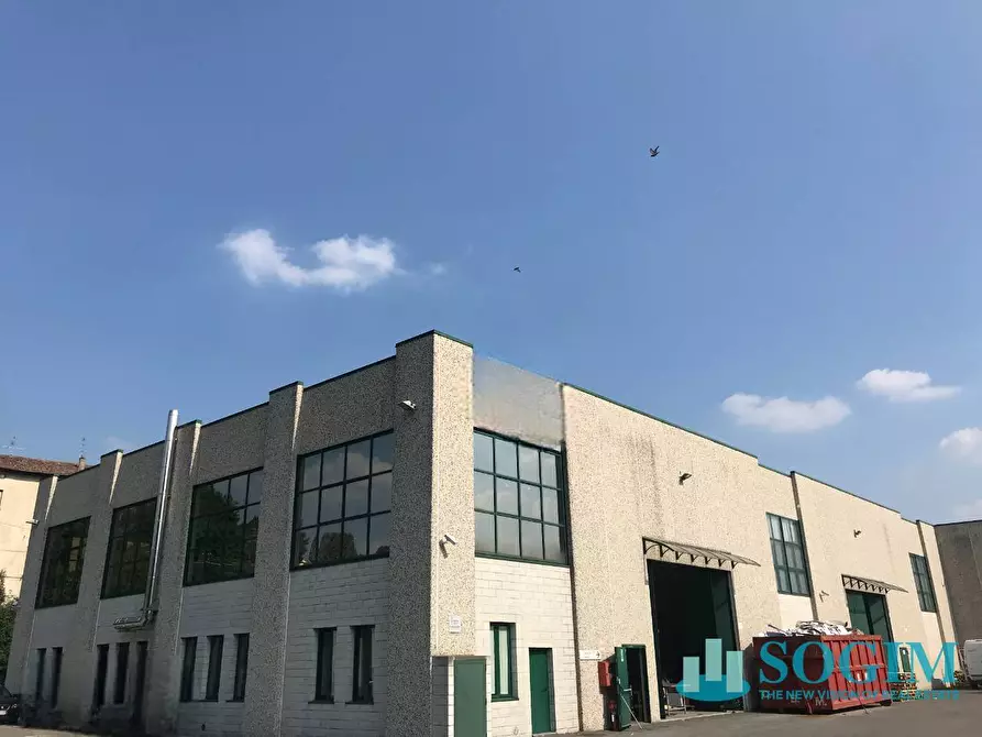 Capannone industriale in vendita in via volontari della libertà a Erba
