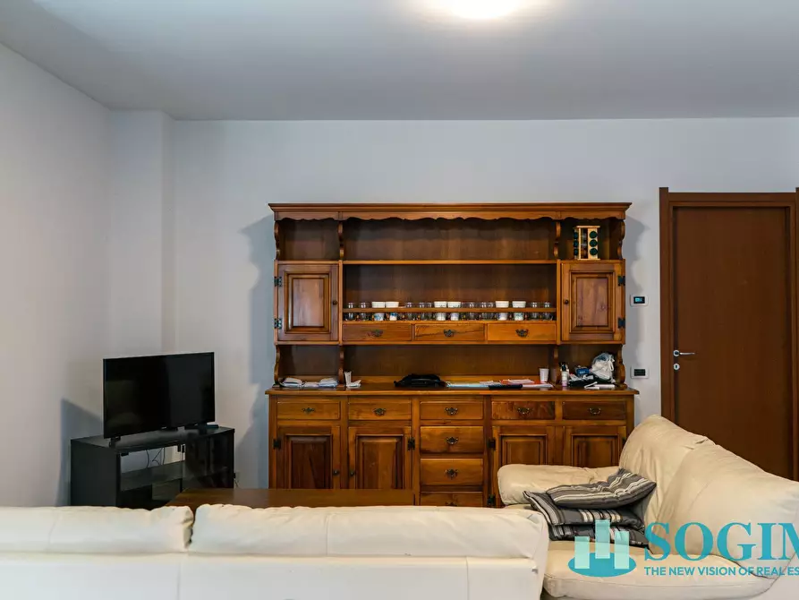 Immagine 6 di Appartamento in vendita  in Via Adamello a Figino Serenza