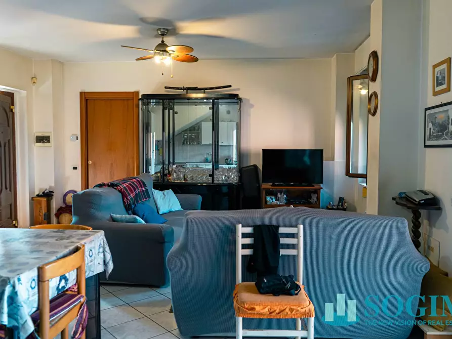 Immagine 3 di Appartamento in vendita  in Via Adamello a Figino Serenza