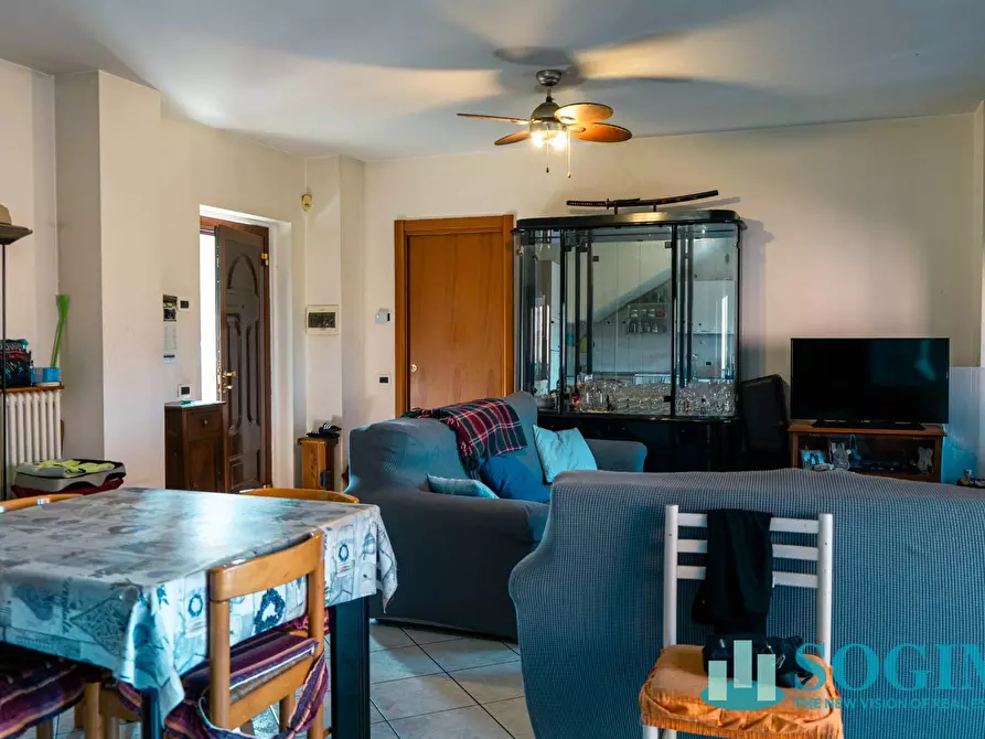 Immagine 4 di Appartamento in vendita  in Via Adamello a Figino Serenza