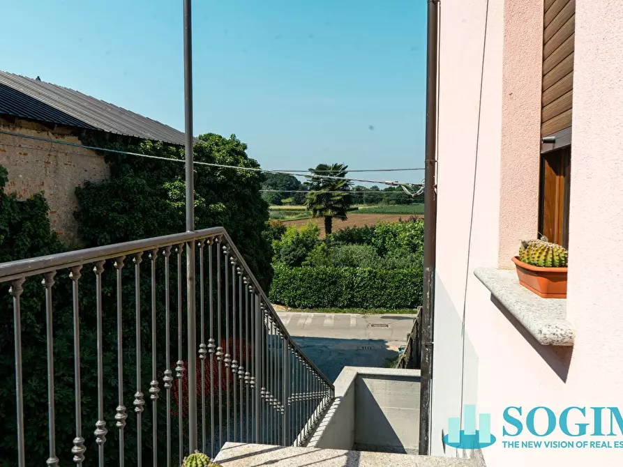 Immagine 19 di Appartamento in vendita  in Via Adamello a Figino Serenza