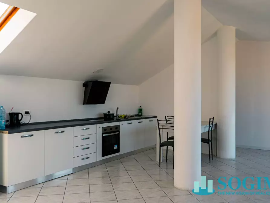 Immagine 3 di Appartamento in vendita  in Via Adamello a Figino Serenza