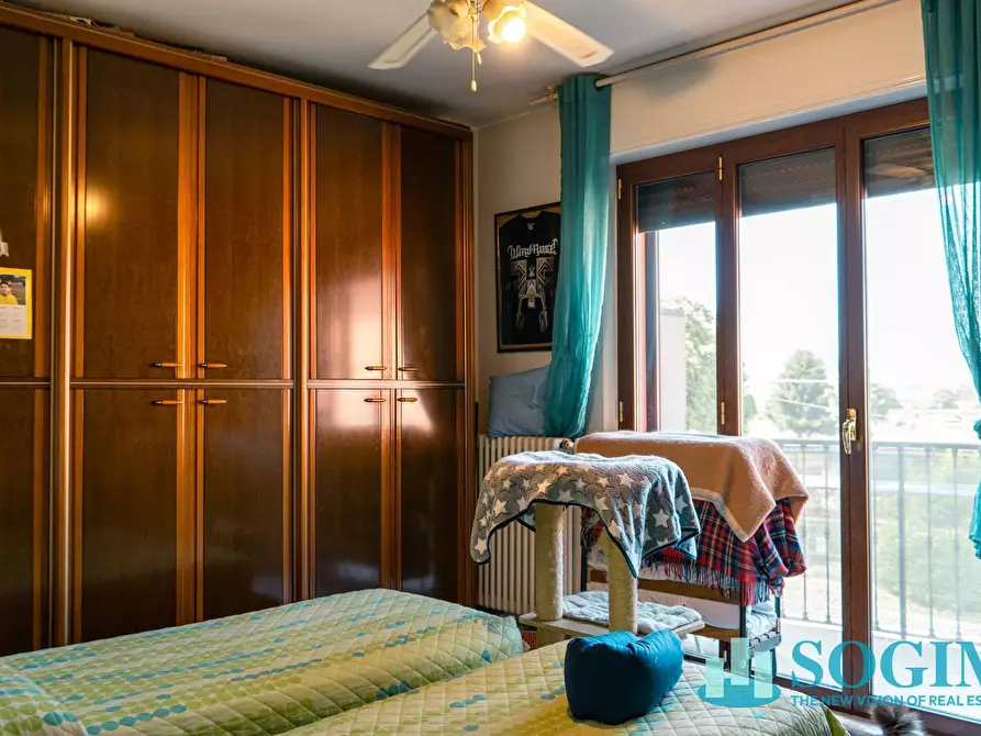 Immagine 25 di Palazzo in vendita  in Via Adamello a Figino Serenza