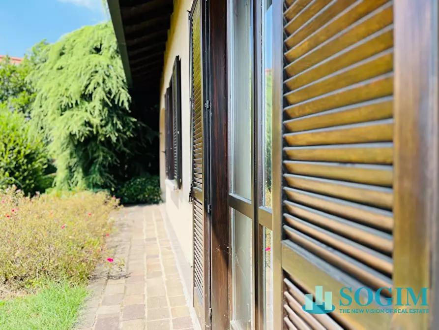 Immagine 23 di Villa in vendita  in via al Ronco a Como