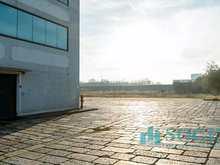 Immagine 9 di Capannone industriale in affitto  in via martin luther king a Milano