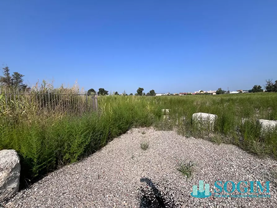 Immagine 5 di Terreno industriale in vendita  in via Saba a Abbiategrasso