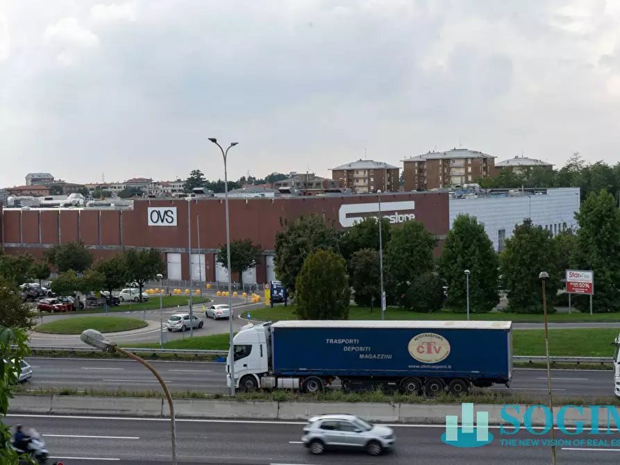 Immagine 18 di Locale commerciale in affitto  in viale valassina a Lissone
