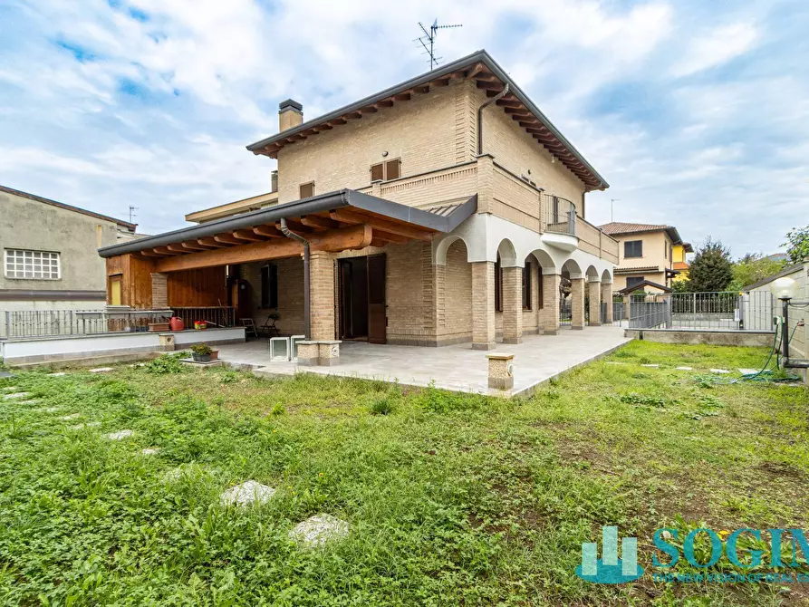 Immagine 1 di Casa bifamiliare in vendita  in Via Livorno a Seregno