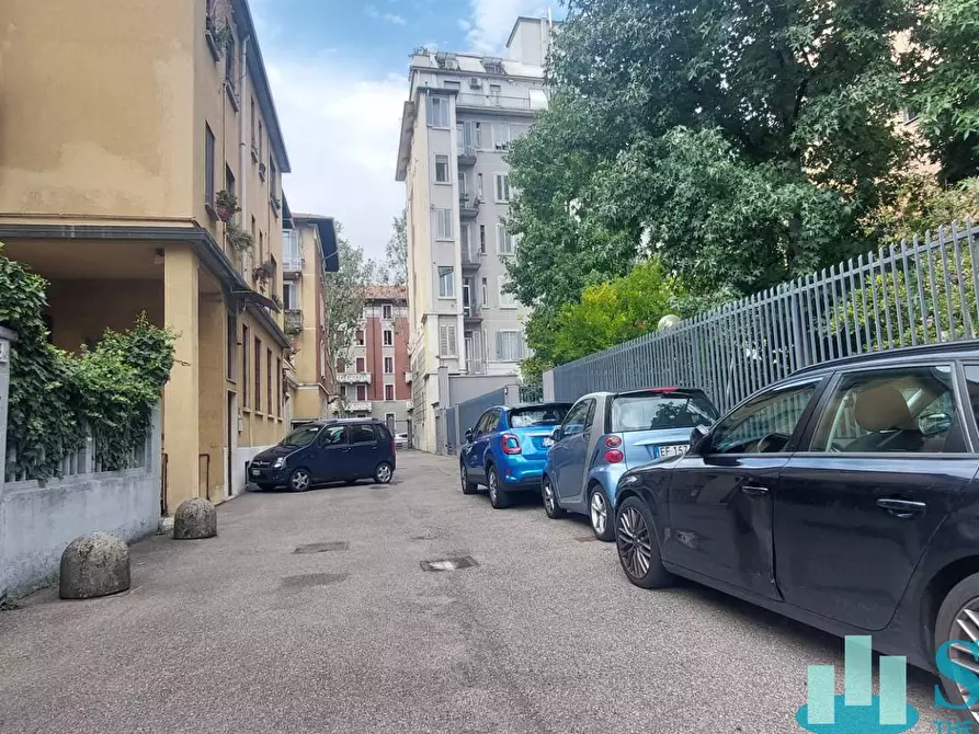 Immagine 4 di Magazzino in vendita  a Milano