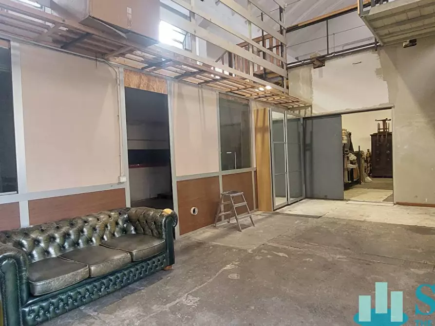 Immagine 6 di Magazzino in vendita  a Milano