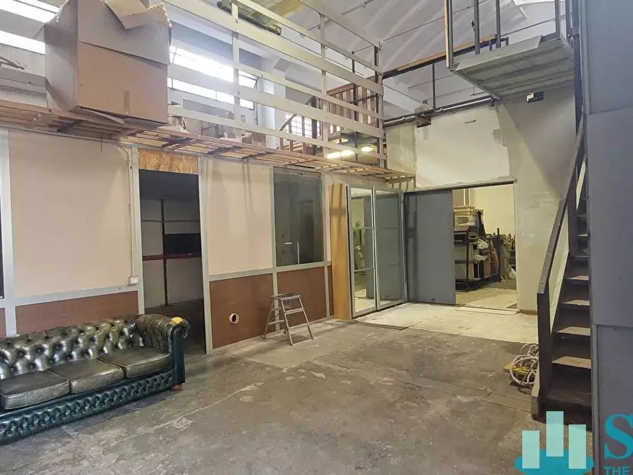 Immagine 7 di Magazzino in vendita  a Milano