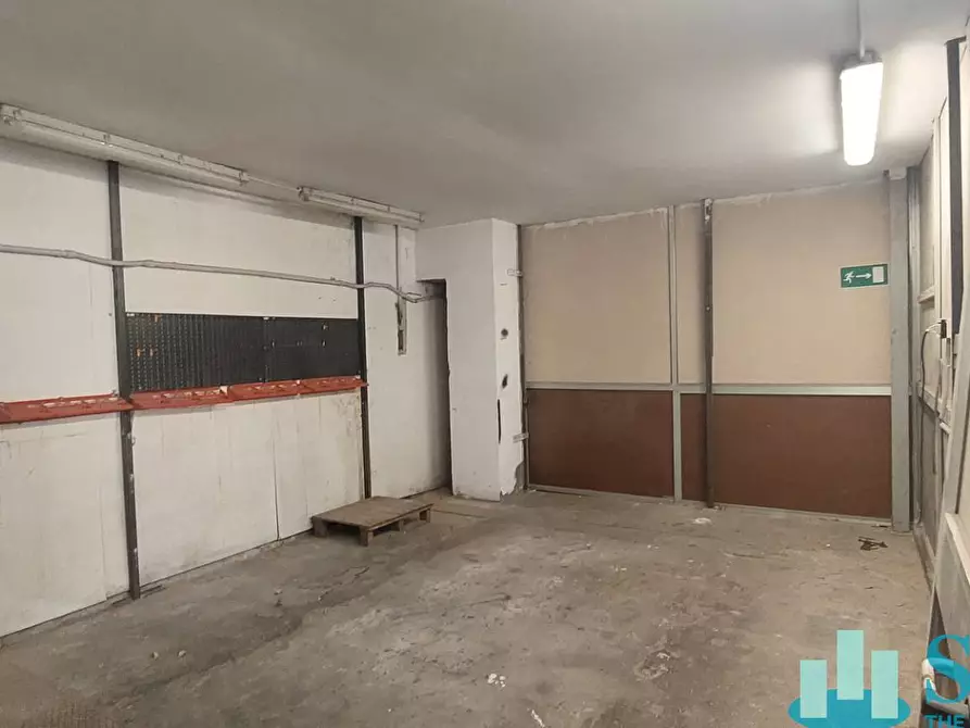 Immagine 10 di Magazzino in vendita  a Milano