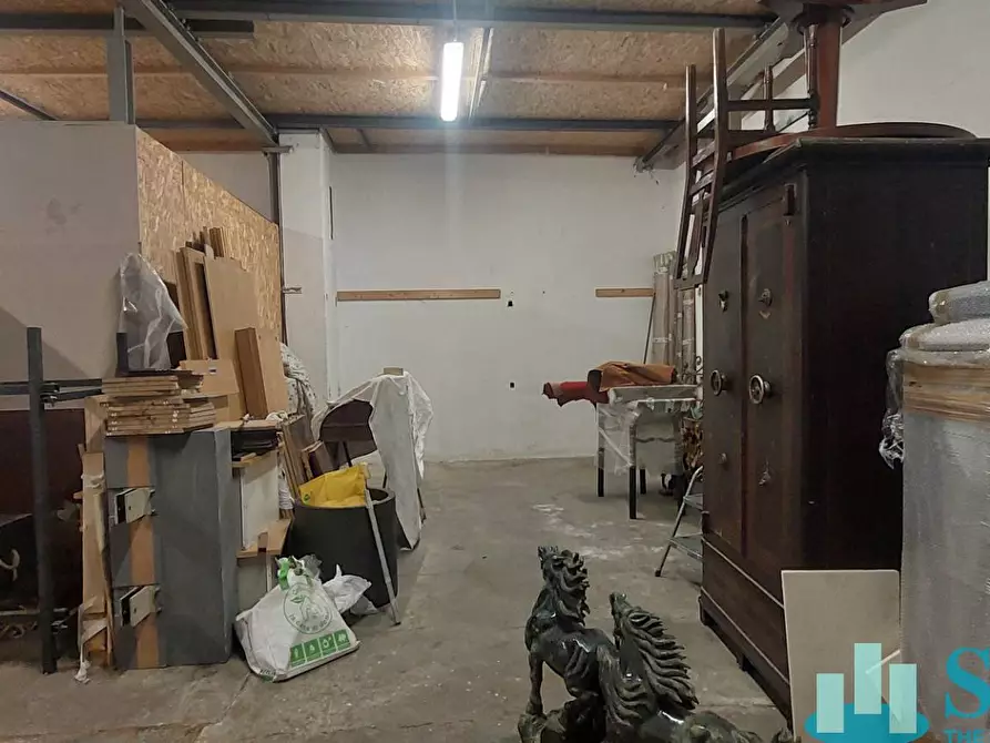 Immagine 14 di Magazzino in vendita  a Milano