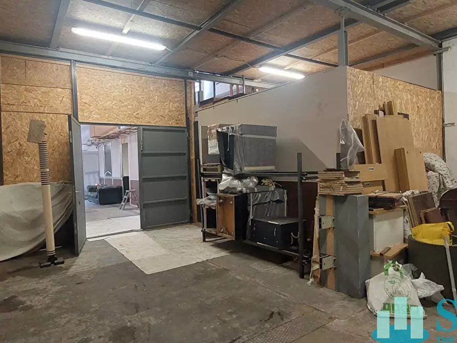 Immagine 15 di Magazzino in vendita  a Milano