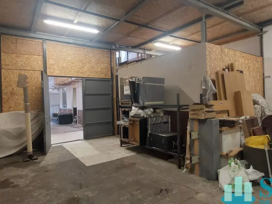 Immagine 16 di Magazzino in vendita  a Milano