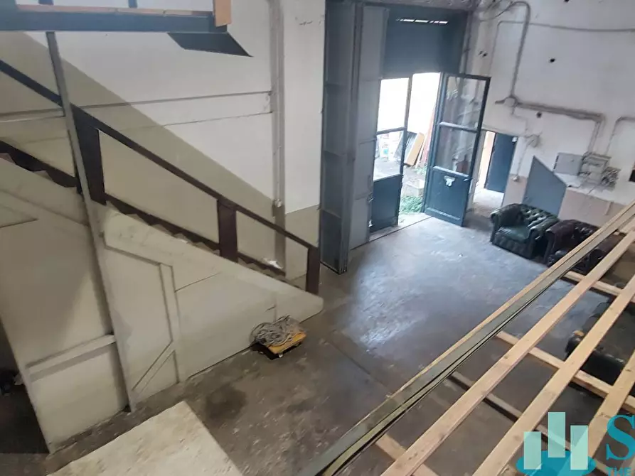 Immagine 18 di Magazzino in vendita  a Milano