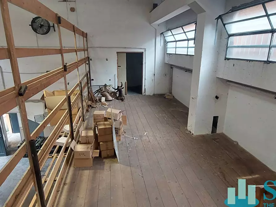 Immagine 19 di Magazzino in vendita  a Milano
