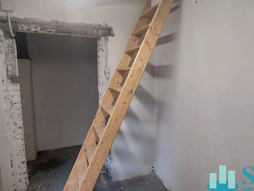 Immagine 23 di Magazzino in vendita  a Milano