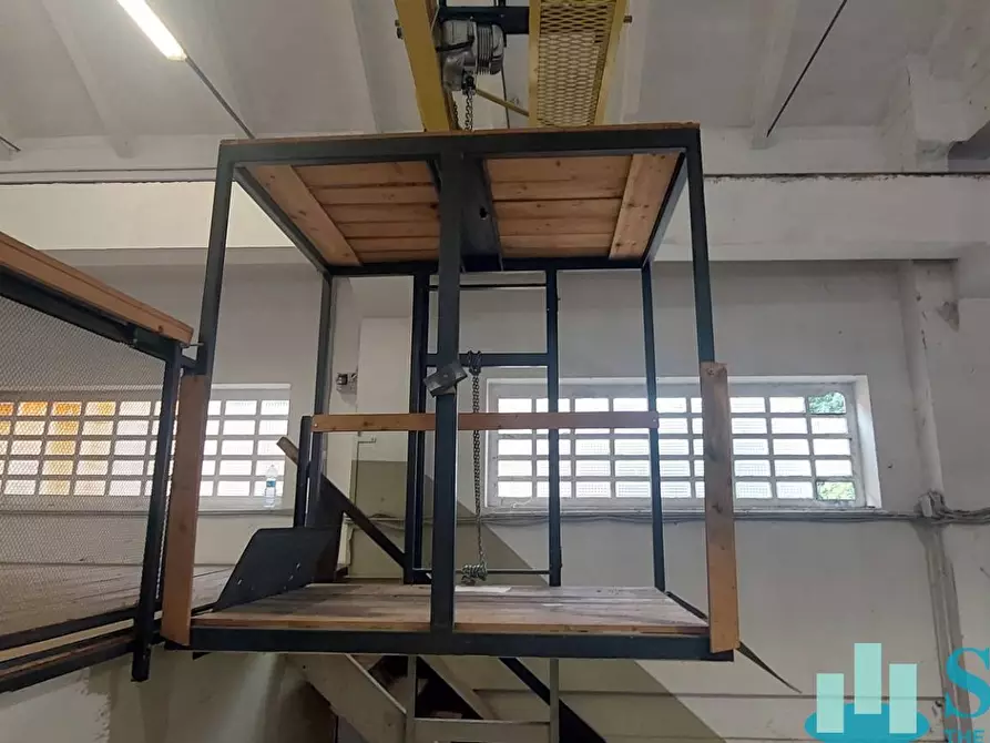 Immagine 24 di Magazzino in vendita  a Milano