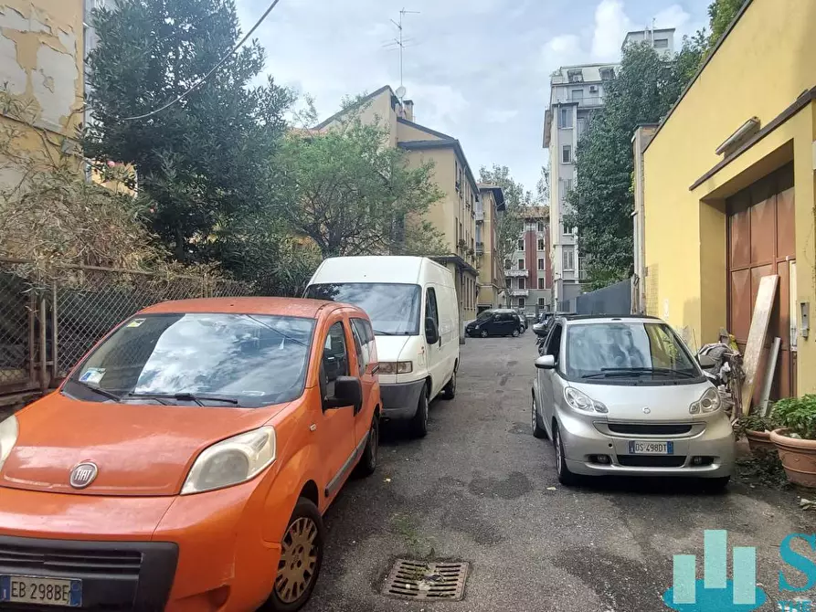 Immagine 25 di Magazzino in vendita  a Milano