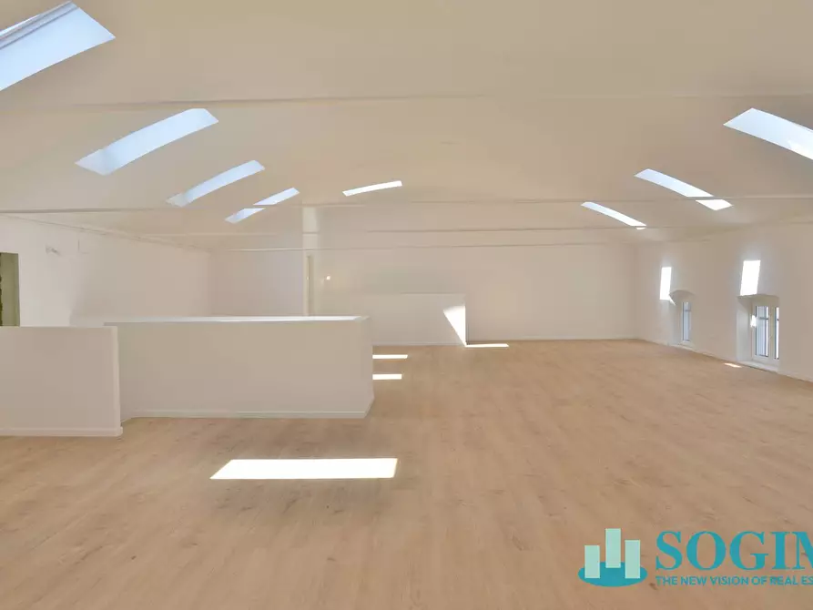 Immagine 25 di Ufficio in vendita  in via cimabue a Besana In Brianza