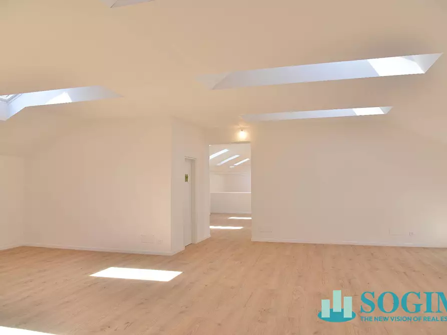 Immagine 28 di Ufficio in vendita  in via cimabue a Besana In Brianza