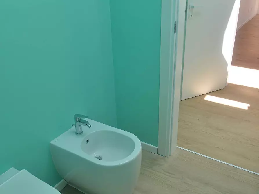 Immagine 30 di Ufficio in vendita  in via cimabue a Besana In Brianza