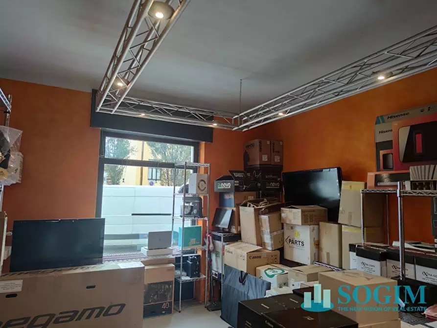 Immagine 20 di Negozio in vendita  in Via Antonio Locatelli a Brignano Gera D'adda