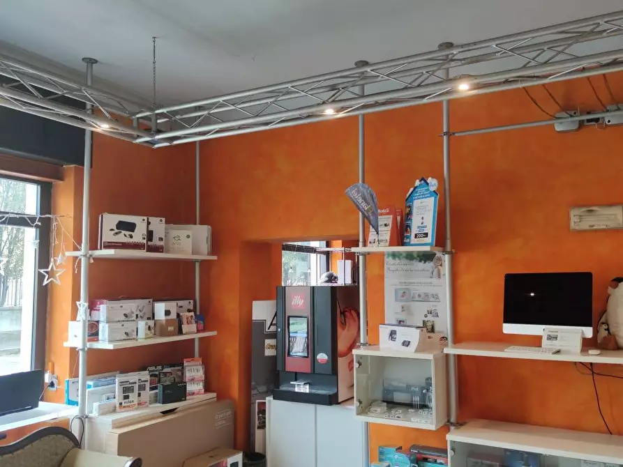 Immagine 2 di Negozio in affitto  in Via Antonio Locatelli a Brignano Gera D'adda